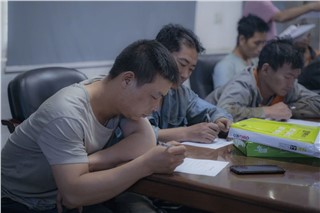 朝陽集團(tuán)開展行車和有限作業(yè)空間安全操作培訓(xùn)、道路交通安全培訓(xùn)